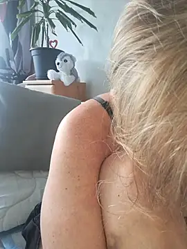 Blond lady czech online show from 07/25/26, 03:31