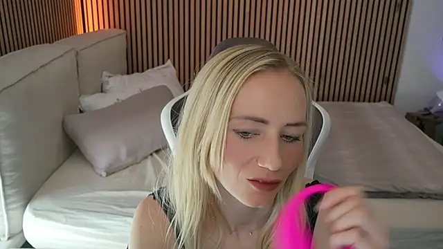 Ella Mysterie online show from 04/26/26, 08:45