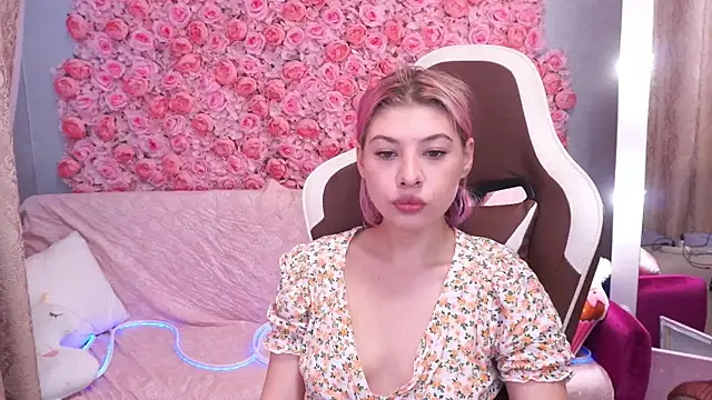 Snapshot of PinkyTrix chatting on 06/02/26, 05:42 PinkyTrix online show from 06/02/26, 05:42