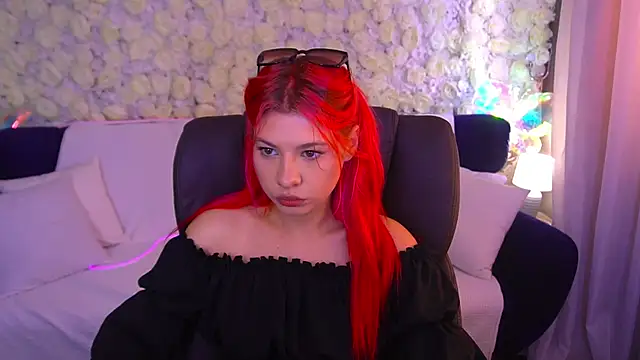 Snapshot of PinkyTrix chatting on 06/06/26, 12:32 PinkyTrix online show from 06/06/26, 12:32