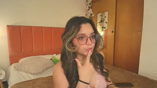 Snapshot of Shadya_ chatting on 05/01/26, 03:11 Shadya online show from 05/01/26, 03:11