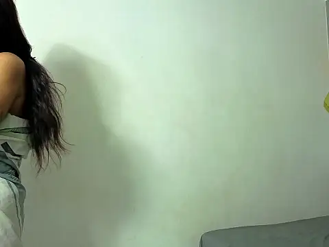 Samantha Lopez  online show from 06/04/26, 01:50