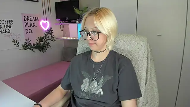 Snapshot of Neko_Sora chatting on 05/18/26, 10:59 Neko Sora online show from 05/18/26, 10:59