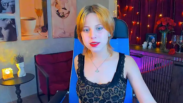 Snapshot of VivienneHebert chatting on 04/30/26, 10:21 VivienneHebert online show from 04/30/26, 10:21