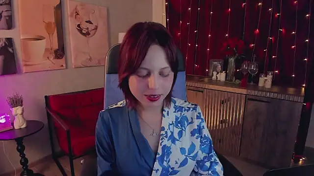 Snapshot of VivienneHebert chatting on 05/11/26, 12:55 VivienneHebert online show from 05/11/26, 12:55