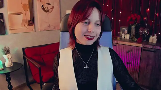 Snapshot of VivienneHebert chatting on 05/12/26, 12:57 VivienneHebert online show from 05/12/26, 12:57