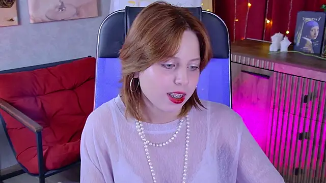 Snapshot of VivienneHebert chatting on 06/02/26, 12:29 VivienneHebert online show from 06/02/26, 12:29