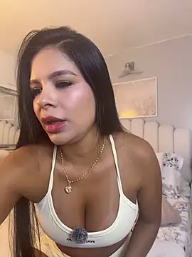 Snapshot of Elara_Luxe chatting on 05/28/26, 11:13 Elara Luxe online show from 05/28/26, 11:13