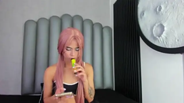 Snapshot of luna-bella_ chatting on 05/13/26, 03:26 luna-bella online show from 05/13/26, 03:26