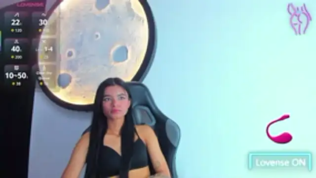 Snapshot of luna-bella_ chatting on 05/20/26, 04:07 luna-bella online show from 05/20/26, 04:07