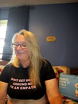 Snapshot of RavensLove chatting on 05/15/26, 04:03 RavensLove online show from 05/15/26, 04:03