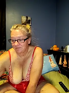 Snapshot of RavensLove chatting on 05/20/26, 12:28 RavensLove online show from 05/20/26, 12:28