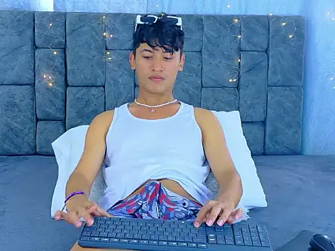 Snapshot of IhanKing chatting on 05/10/26, 01:38 IhanKing online show from 05/10/26, 01:38