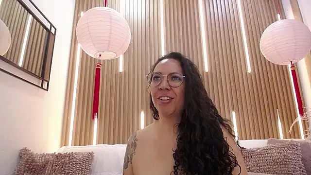 Velvet Curly online show from 05/28/26, 12:35