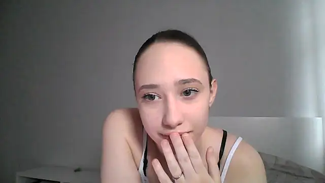 Snapshot of DarkMirel chatting on 05/18/26, 12:11 DarkMirel online show from 05/18/26, 12:11