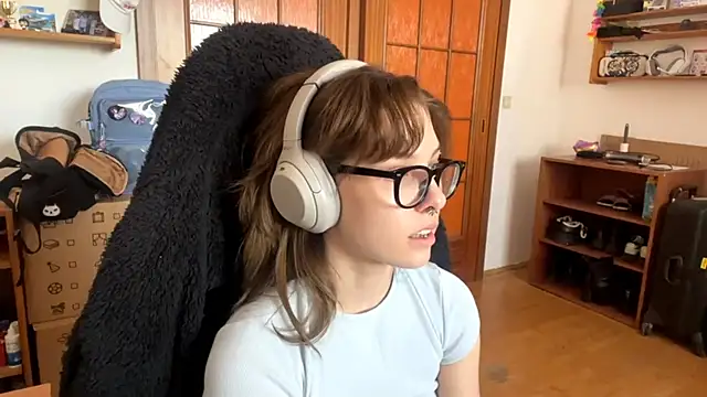Snapshot of PillowPeachX chatting on 04/22/26, 02:07 PillowPeachX online show from 04/22/26, 02:07