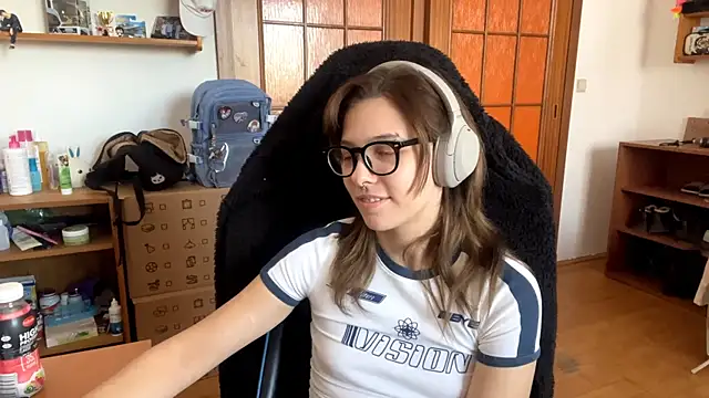 Snapshot of PillowPeachX chatting on 04/29/26, 02:32 PillowPeachX online show from 04/29/26, 02:32