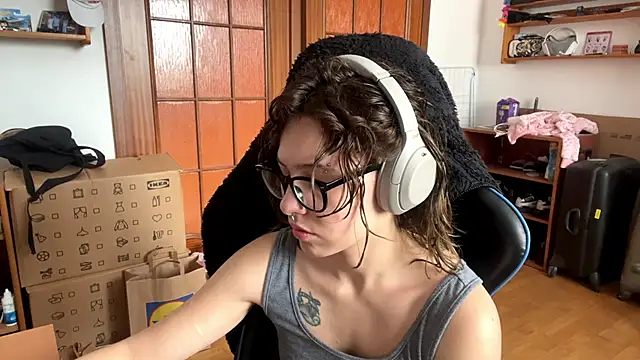 Snapshot of PillowPeachX chatting on 05/17/26, 08:34 PillowPeachX online show from 05/17/26, 08:34