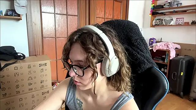 Snapshot of PillowPeachX chatting on 05/19/26, 09:37 PillowPeachX online show from 05/19/26, 09:37