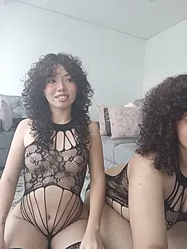 Chloe and Violeta online show from 07/25/26, 09:34