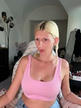 Snapshot of barbiplaymate chatting on 06/24/26, 08:46 barbiplaymate online show from 06/24/26, 08:46