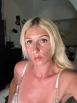Snapshot of barbiplaymate chatting on 06/29/26, 02:06 barbiplaymate online show from 06/29/26, 02:06