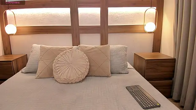 Snapshot of Emii_Lux chatting on 05/12/26, 07:33 Emii Lux online show from 05/12/26, 07:33