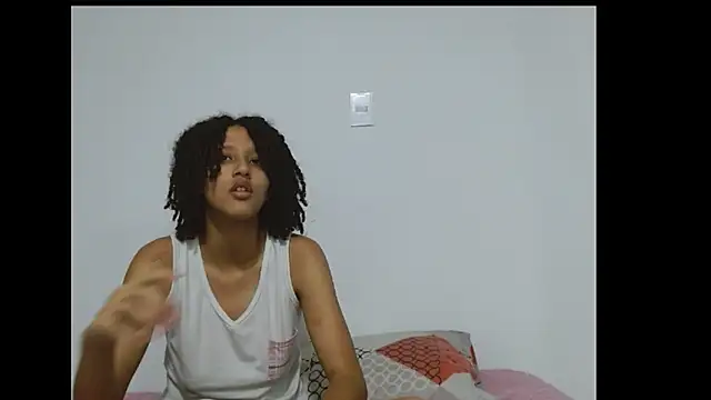 Snapshot of Stefy_sophie03 chatting on 05/16/26, 03:36 Stefy sophie03 online show from 05/16/26, 03:36