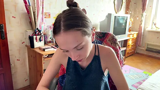 AdriannaBill online show from 06/09/26, 02:39