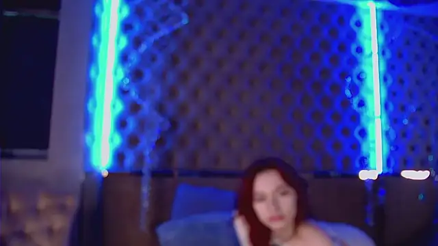 Snapshot of -RoxyDoll- chatting on 06/19/26, 06:29 -RoxyDoll- online show from 06/19/26, 06:29