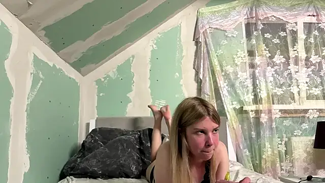Skinny girl  online show from 05/25/26, 06:25