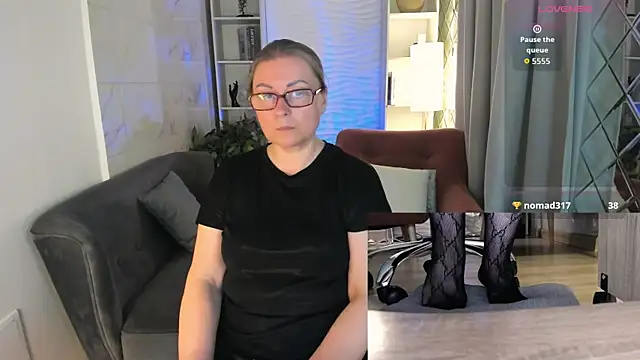 Snapshot of Alexandra_Kind chatting on 06/08/26, 01:28 Alexandra Kind online show from 06/08/26, 01:28
