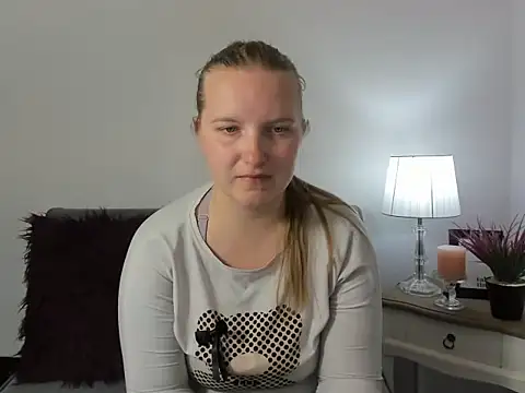 Snapshot of RoseTeacherX chatting on 04/17/26, 05:16 RoseTeacherX online show from 04/17/26, 05:16