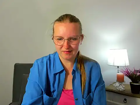 Snapshot of RoseTeacherX chatting on 04/30/26, 05:19 RoseTeacherX online show from 04/30/26, 05:19