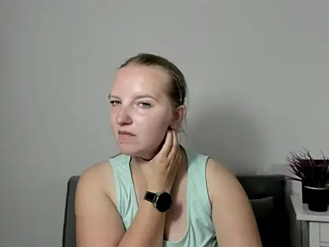 Snapshot of RoseTeacherX chatting on 06/12/26, 05:23 RoseTeacherX online show from 06/12/26, 05:23