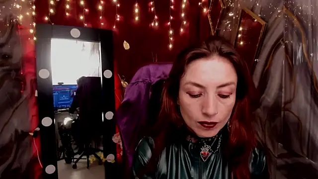 Snapshot of Queenscarlettsecret chatting on 05/04/26, 06:37 Queenscarlettsecret online show from 05/04/26, 06:37