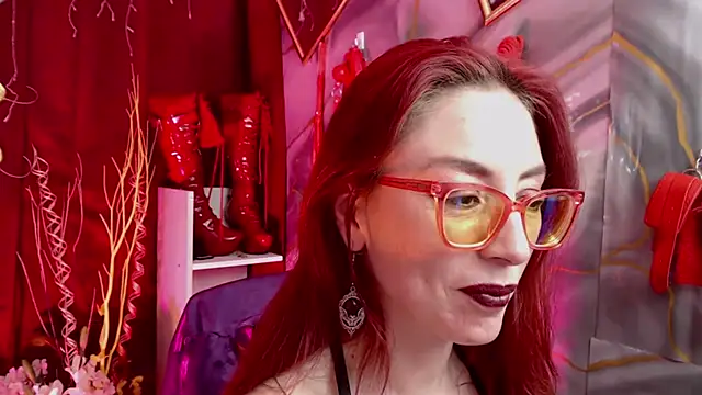Queenscarlettsecret online show from 07/28/26, 06:20