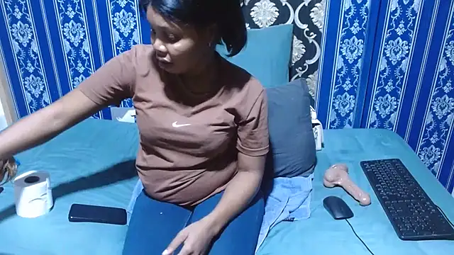 YummyBrownyxx online show from 07/18/26, 03:38