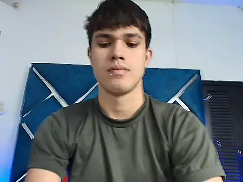 Snapshot of EdwinBoys chatting on 04/22/26, 01:01 EdwinBoys online show from 04/22/26, 01:01