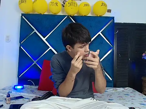 Snapshot of EdwinBoys chatting on 04/29/26, 01:26 EdwinBoys online show from 04/29/26, 01:26