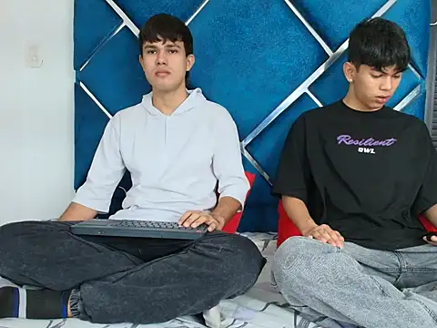 Snapshot of EdwinBoys chatting on 04/30/26, 01:17 EdwinBoys online show from 04/30/26, 01:17