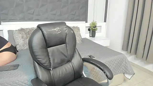 Snapshot of sophia_blade_ chatting on 05/10/26, 03:01 sophia blade online show from 05/10/26, 03:01