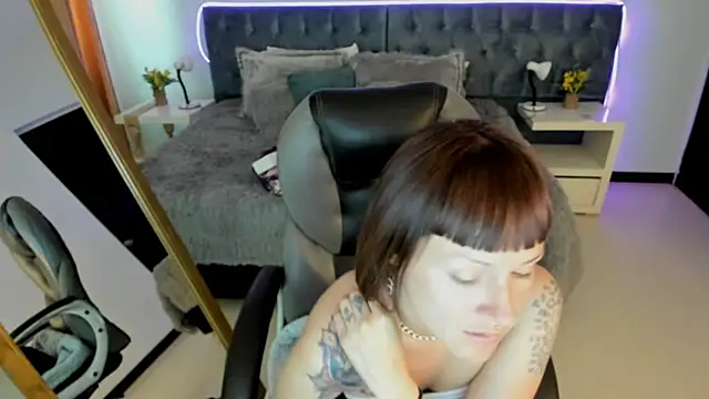 Snapshot of Kim_Jeins666_ chatting on 06/10/26, 08:19 Kim Jeins666 online show from 06/10/26, 08:19