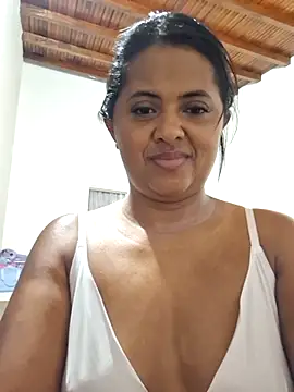 Snapshot of Ayla_Phone chatting on 05/12/26, 04:09 Ayla Phone online show from 05/12/26, 04:09