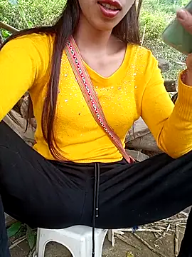 Snapshot of Elena_Mia chatting on 04/28/26, 02:27 Elena Mia online show from 04/28/26, 02:27