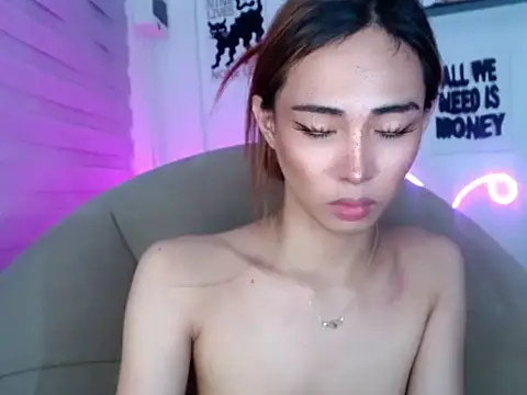 Snapshot of UrHolyBody chatting on 04/25/26, 01:41 UrHolyBody online show from 04/25/26, 01:41