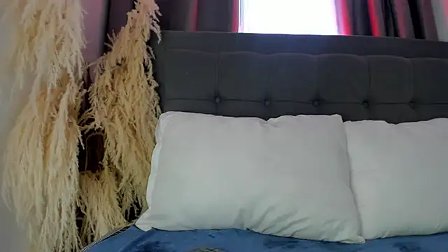 hanna-baker01 online show from 05/25/26, 03:29
