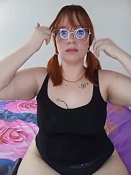 Curves Nina online show from 07/08/26, 04:00