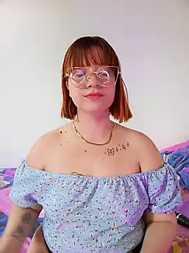 Curves Nina online show from 07/15/26, 06:35