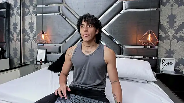 Snapshot of JayTaylorr chatting on 04/21/26, 11:38 JayTaylorr online show from 04/21/26, 11:38